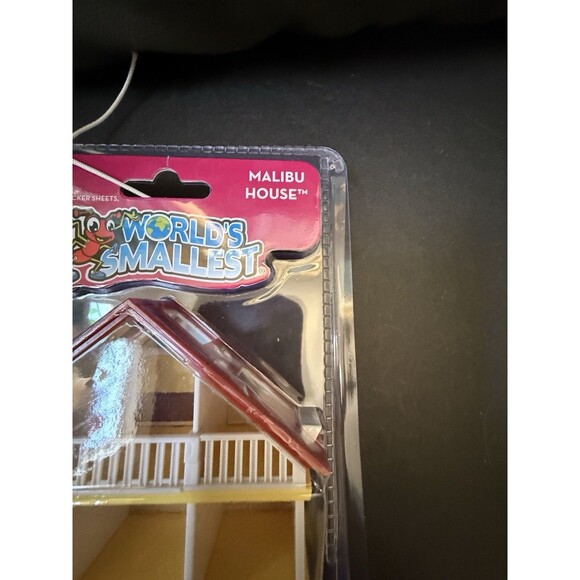 WORLD'S SMALLEST MALIBU BARBIE DREAM HOUSE WITH ROOM DECOR STICKERS - NEW - Picture 5 of 14